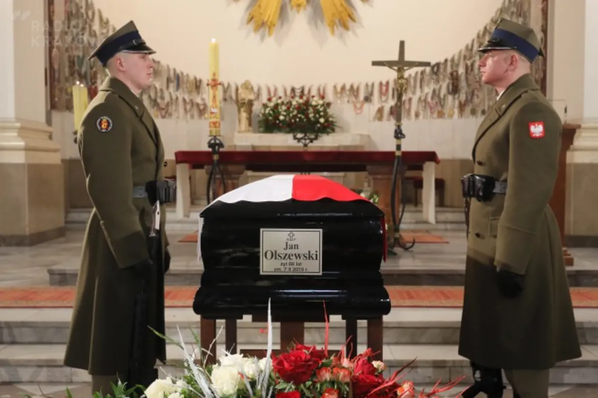 Jan Olszewski spoczął na cmentarzu na Wojskowych Powązkach