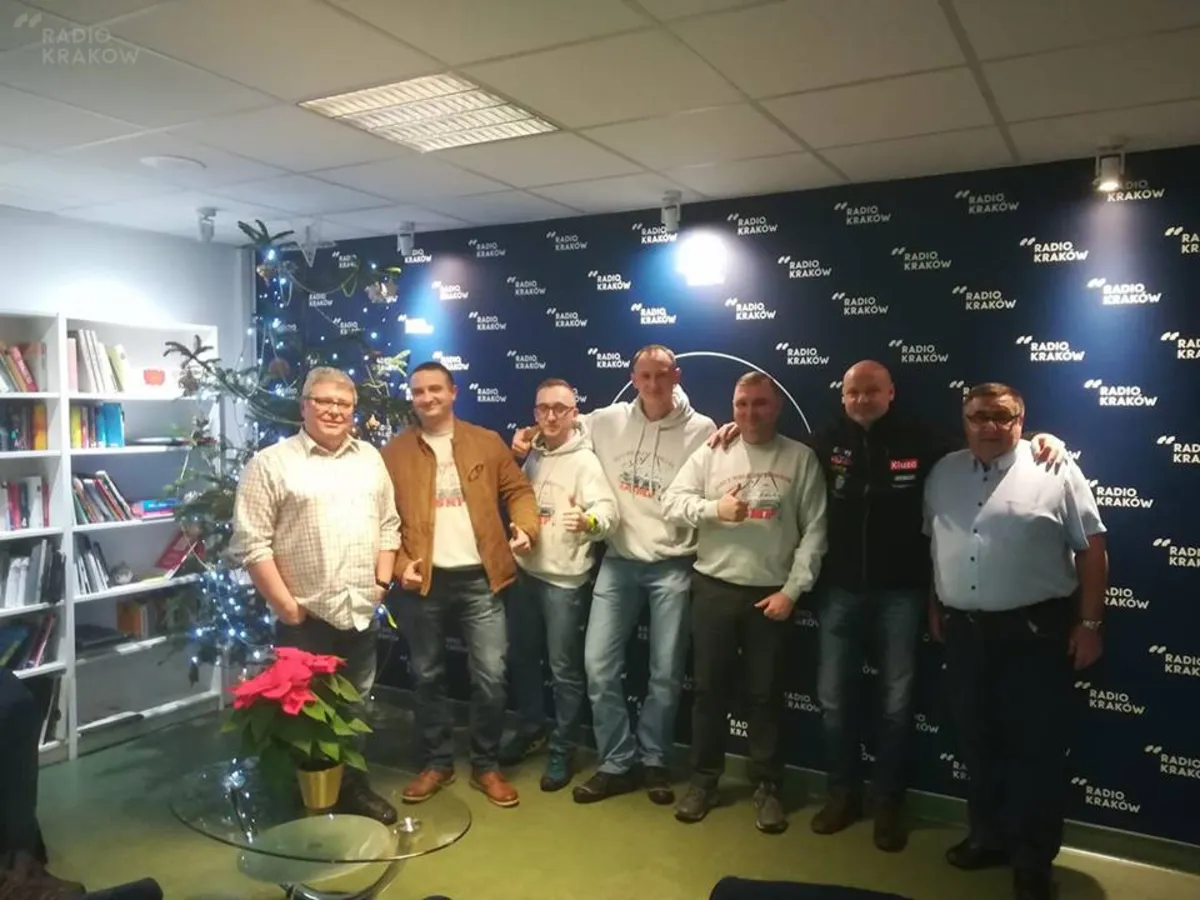 Radiostrada nocą: co łączy kierowcę wyścigowego i kibiców motosportu?
