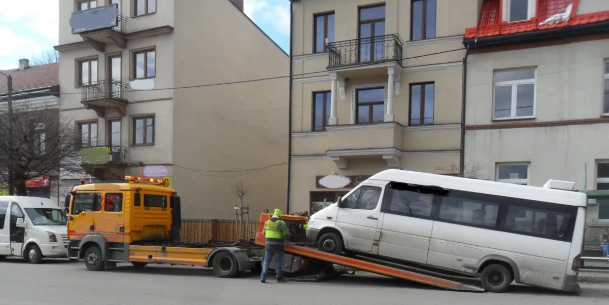 Zdezelowanym autobusem woził pasażerów między Krakowem i Jordanowem