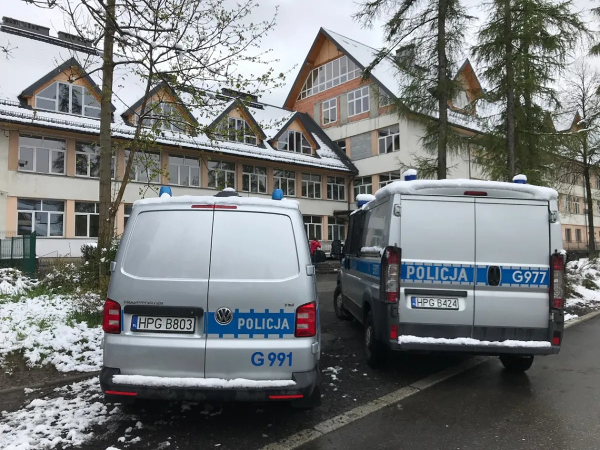 Maturzyści mierzą się z królową nauk. Były kolejne alarmy bombowe