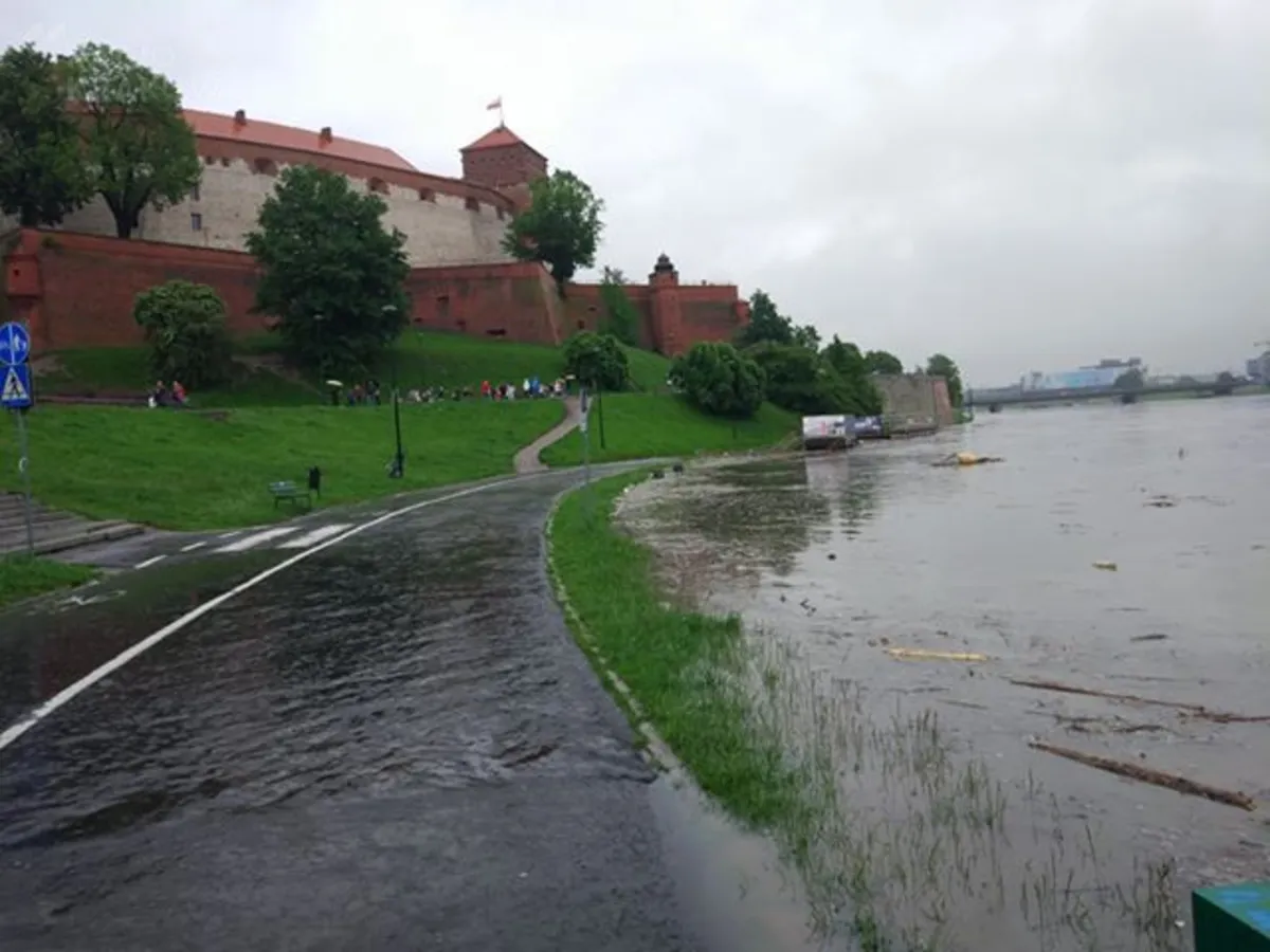 Przez Małopolskę przechodzi fala wezbraniowa na Wiśle. Kulminacja w piątek i sobotę