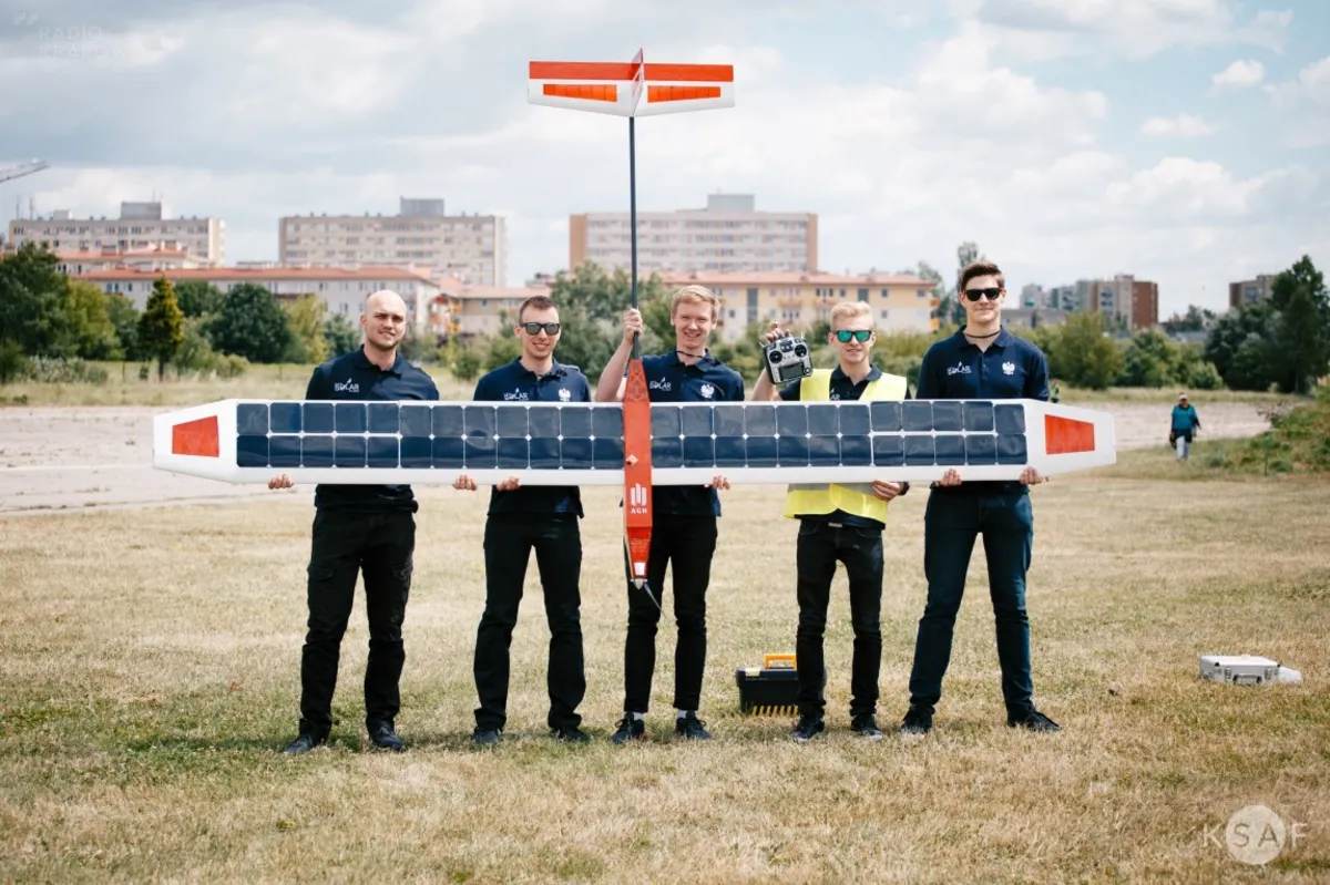 Pierwszy w Polsce  studencki samolot zasilany energią słoneczną zaliczył swój pierwszy testowy lot 