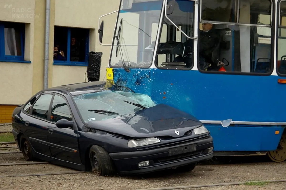 MPK: Symulacja wypadku z udziałem tramwaju