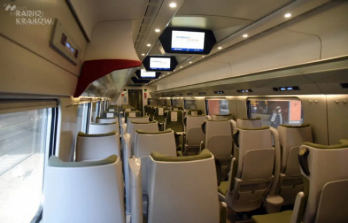 Nieprzejezdna linia kolejowa Katowice-Kraków po wykolejeniu się wagonów