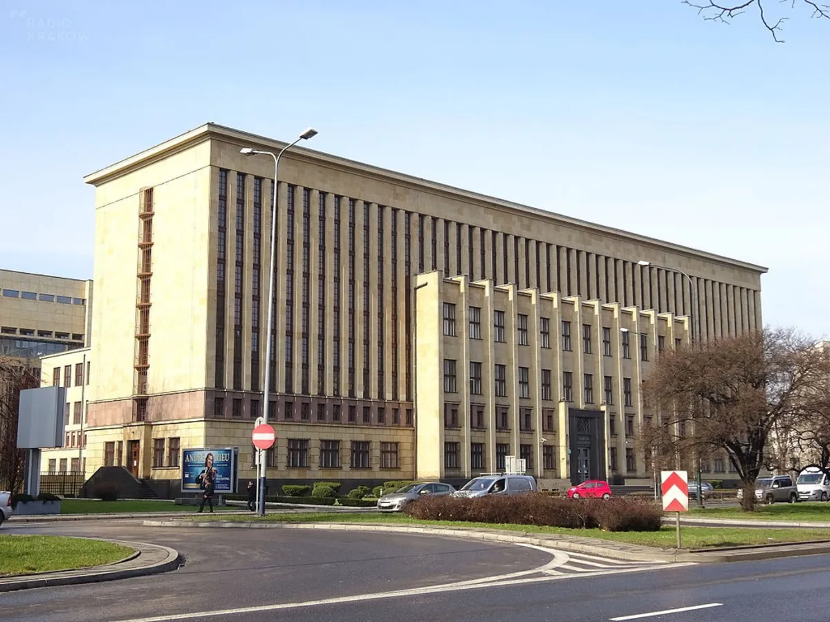 "Kto to pomyślał, by bibliotekę budować za miastem!"
