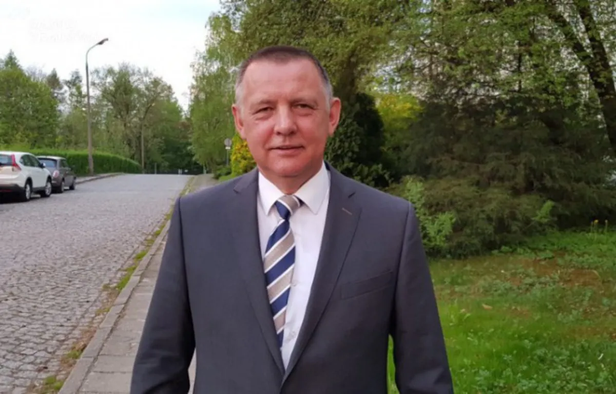 Szef NIK zawiesza sprawowanie funkcji i składa wniosek o bezpłatny urlop