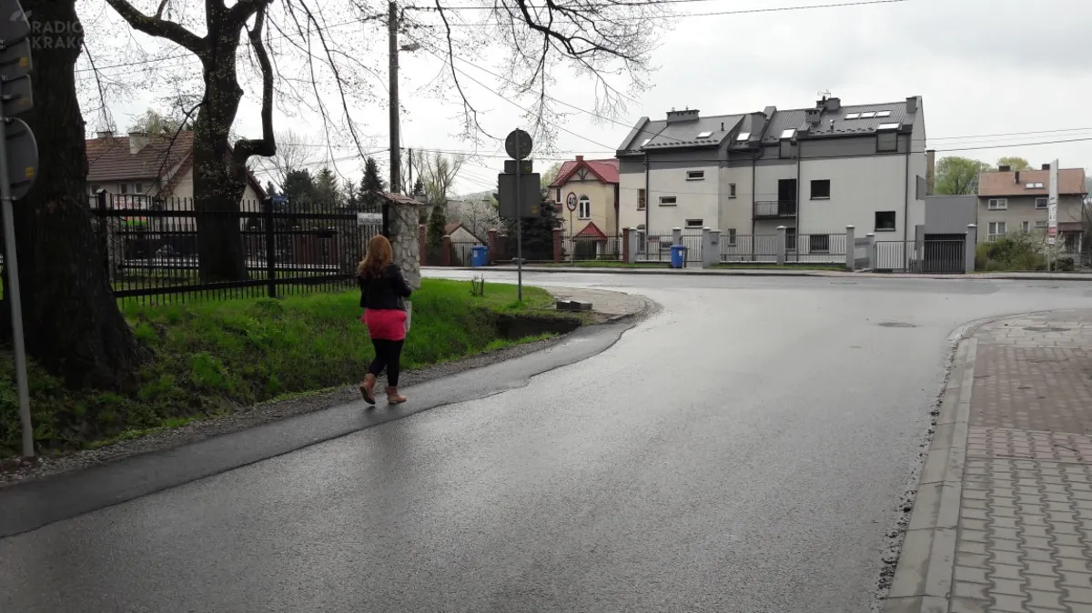 Piesi na ulicy majora Łupaszki w Krakowie nie mają lekko