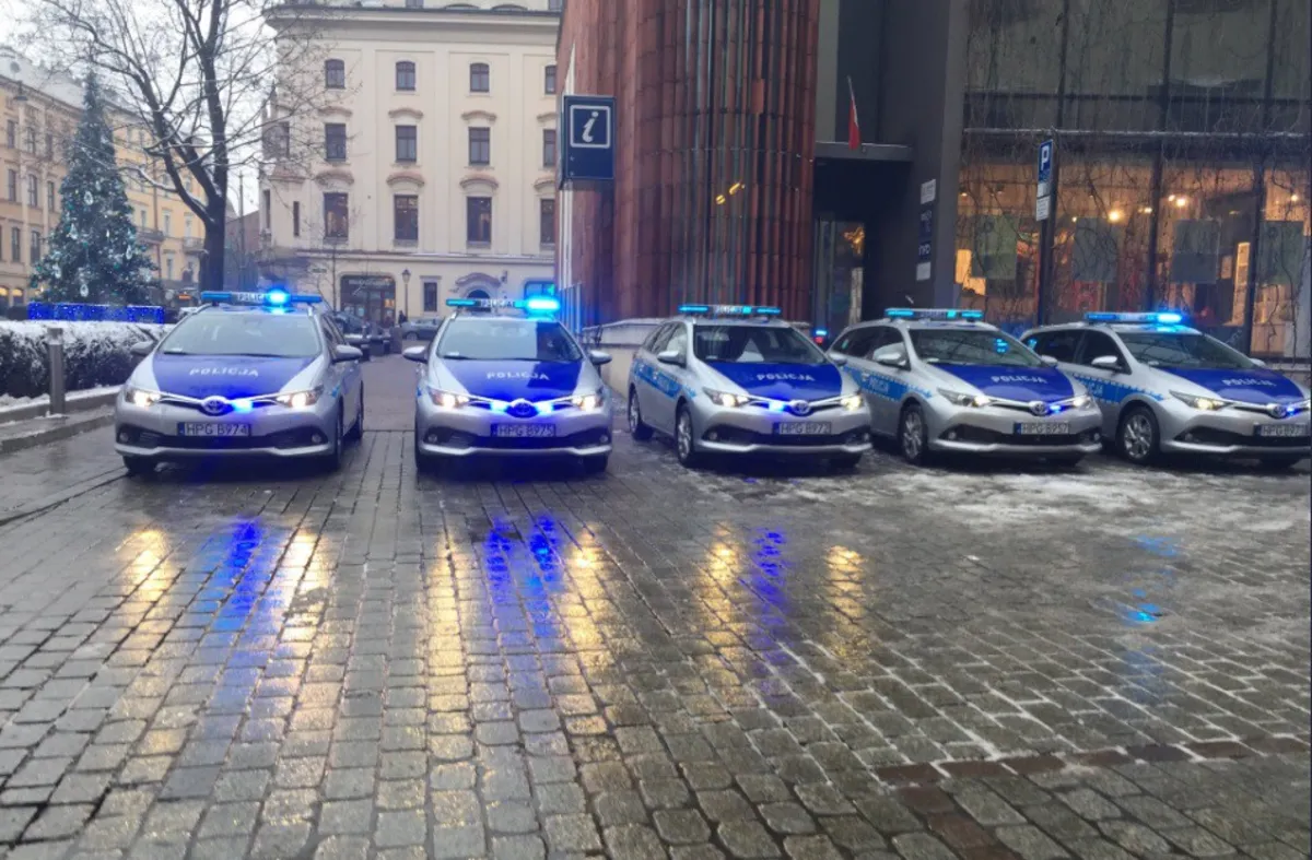 Krakowscy policjanci mają nowe, hybrydowe radiowozy