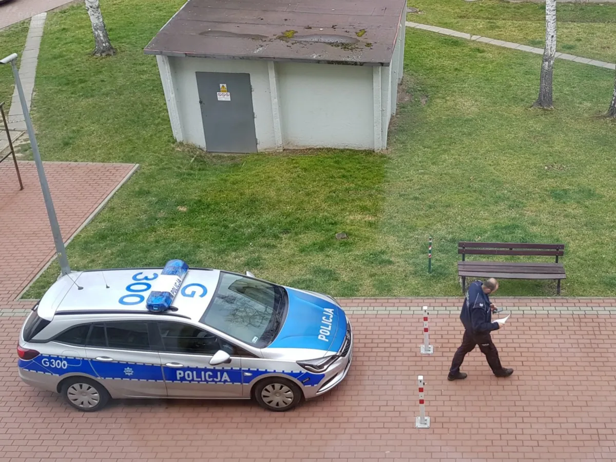 KGP: policja informuje o zakazie zgromadzeń; zwraca uwagę na osoby w grupach