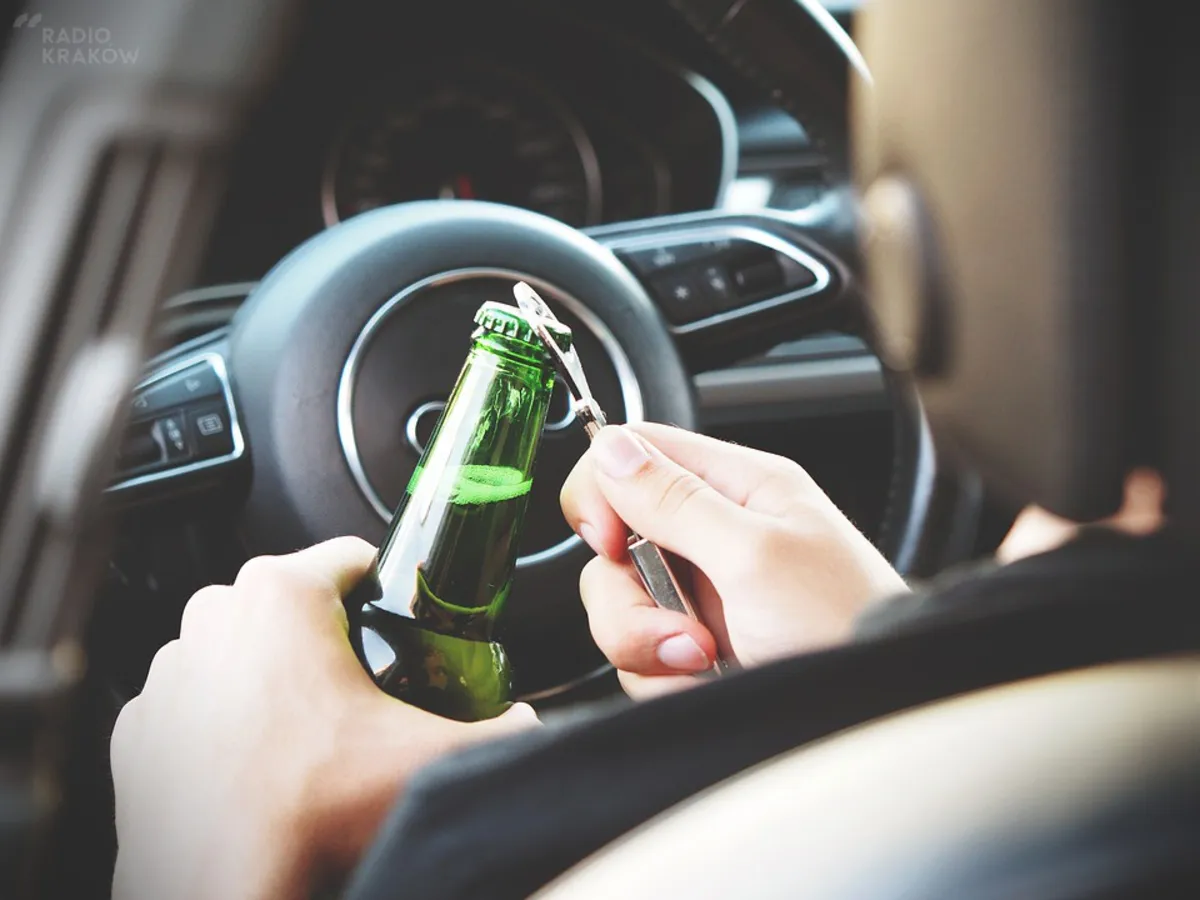 Pijany kierowca uszkodził 4 samochody i jechał pod prąd