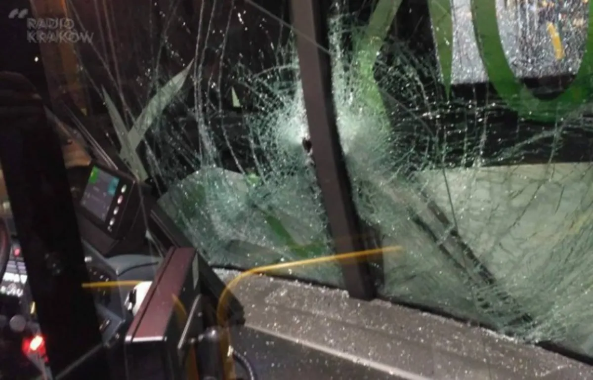 Policja prowadzi dochodzenie ws. szarpaniny w autobusie linii 704