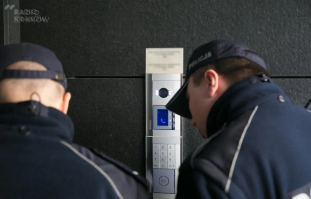 Ostatniej doby policjanci sprawdzili ponad 130 tys. osób poddanych kwarantannie. 600 naruszeń