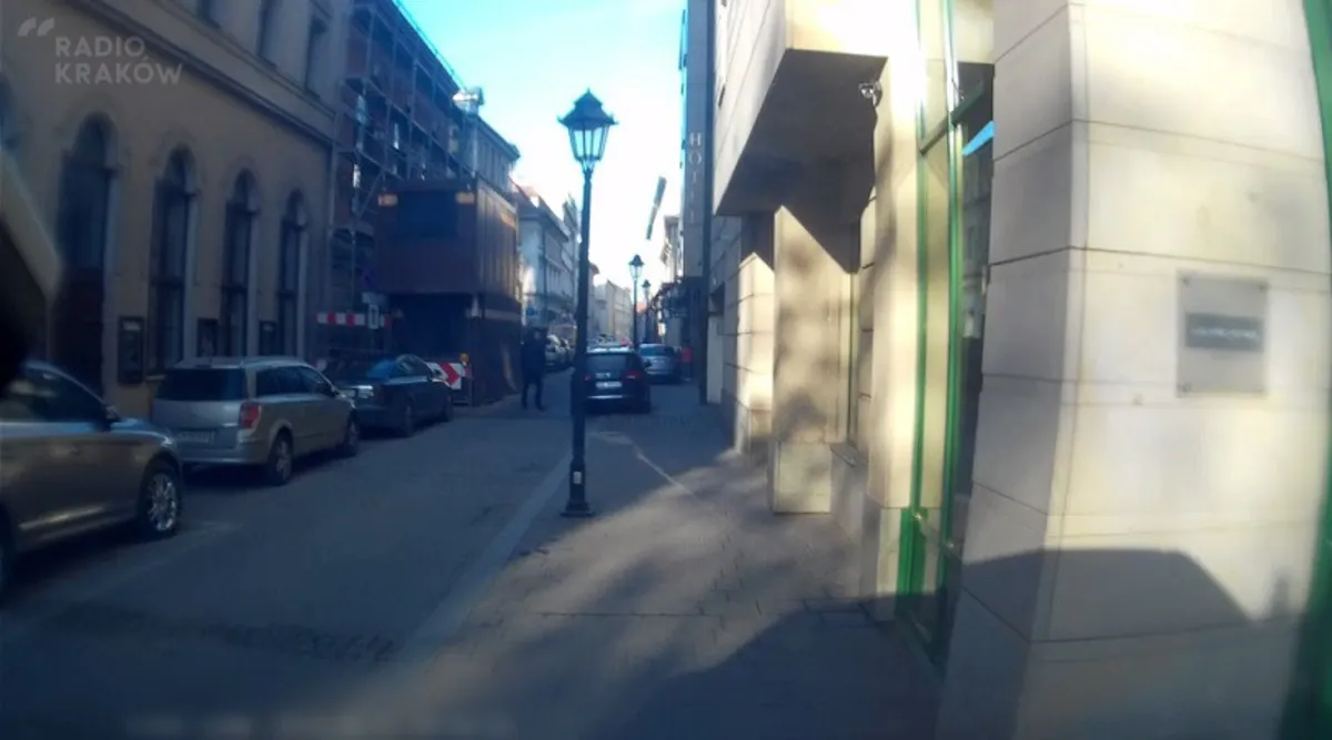 Pobił taksówkarza "bejsbolem", bo ten nie ustąpił mu pierwszeństwa. FILM