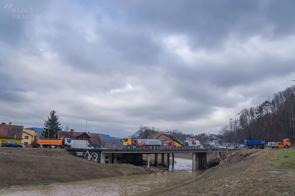 Rozbiórka mostu na rzece Łubinka