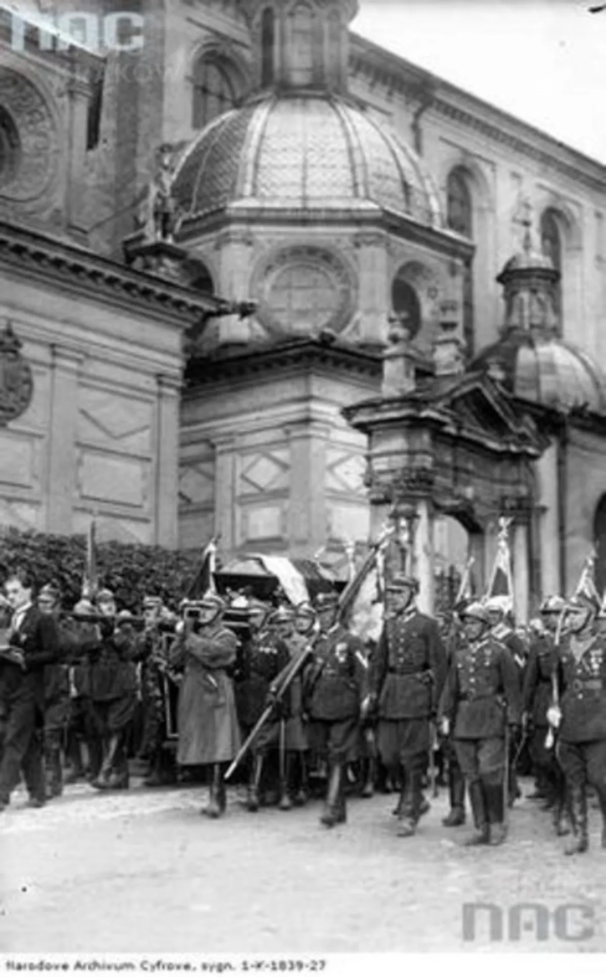 Wawel na archiwalnych zdjęciach (www.nac.gov.pl)
