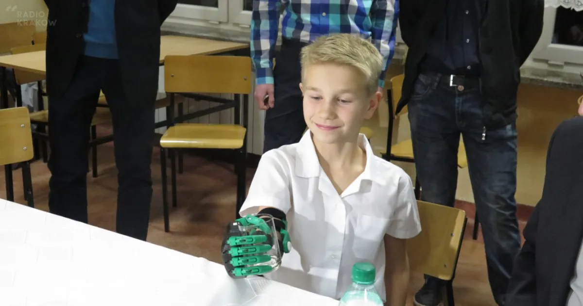 Zastępują drogie protezy sztucznymi rękami z drukarek 3D