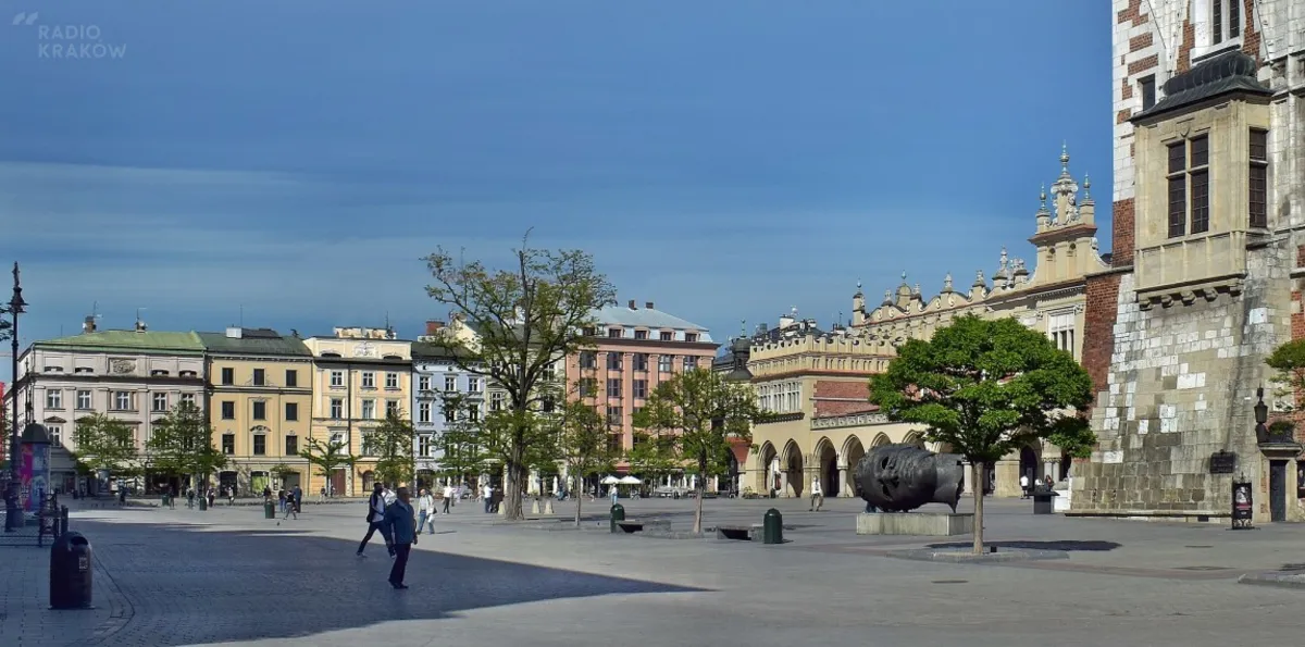 CO WIDAĆ Z OSTATNIEGO PIĘTRA KAMIENICY NA ROGU UL. BRACKIEJ I RYNKU GŁÓWNEGO?