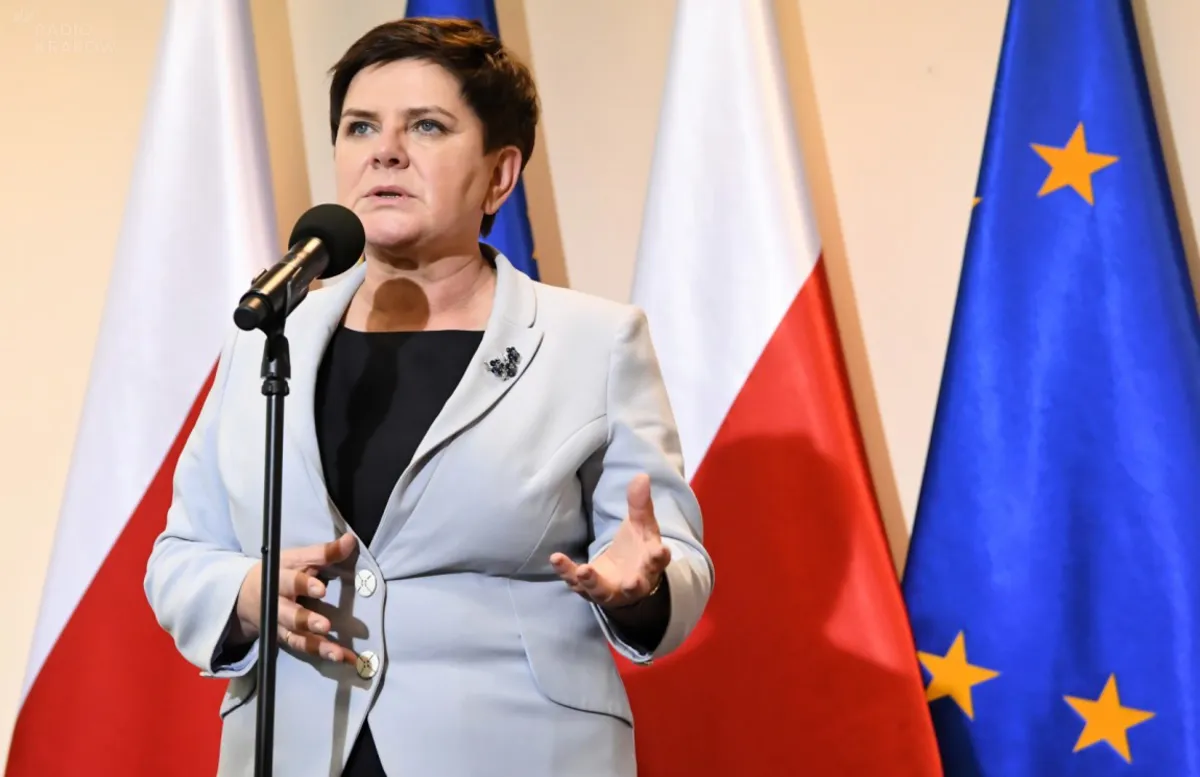 Troje nauczycieli z "S" zawiesiło protest głodowy, okupacja trwa