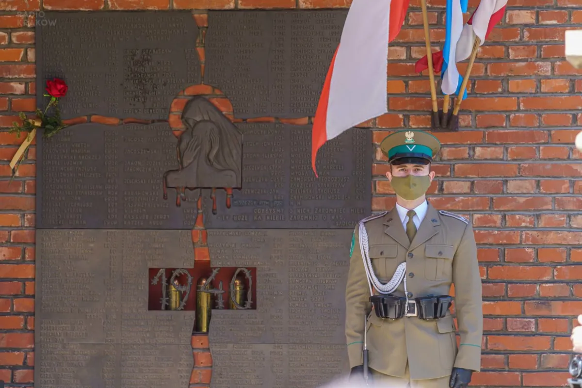 33 nowe nazwiska widnieją na odsłoniętej trzeciej części sądeckich Tablic Katyńskich