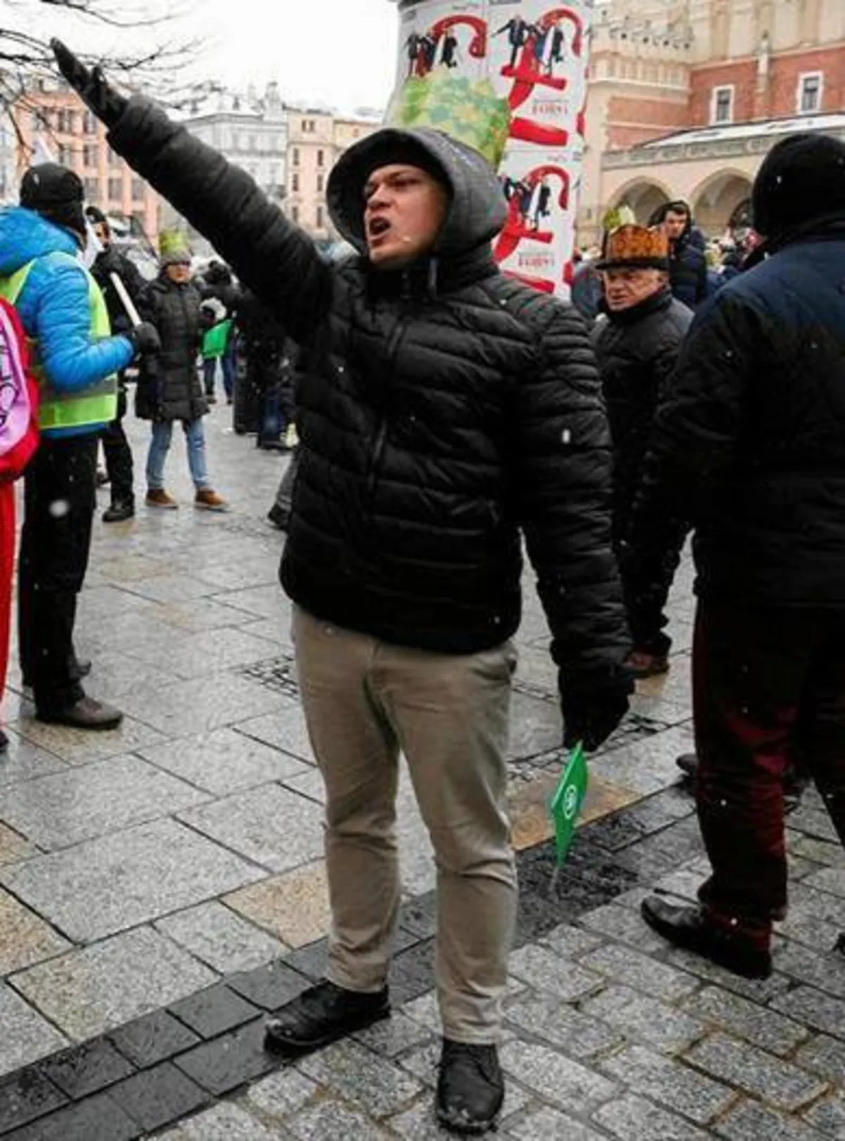 Krakowska policja prosi o pomoc w identyfikacji sprawcy propagowania faszyzmu