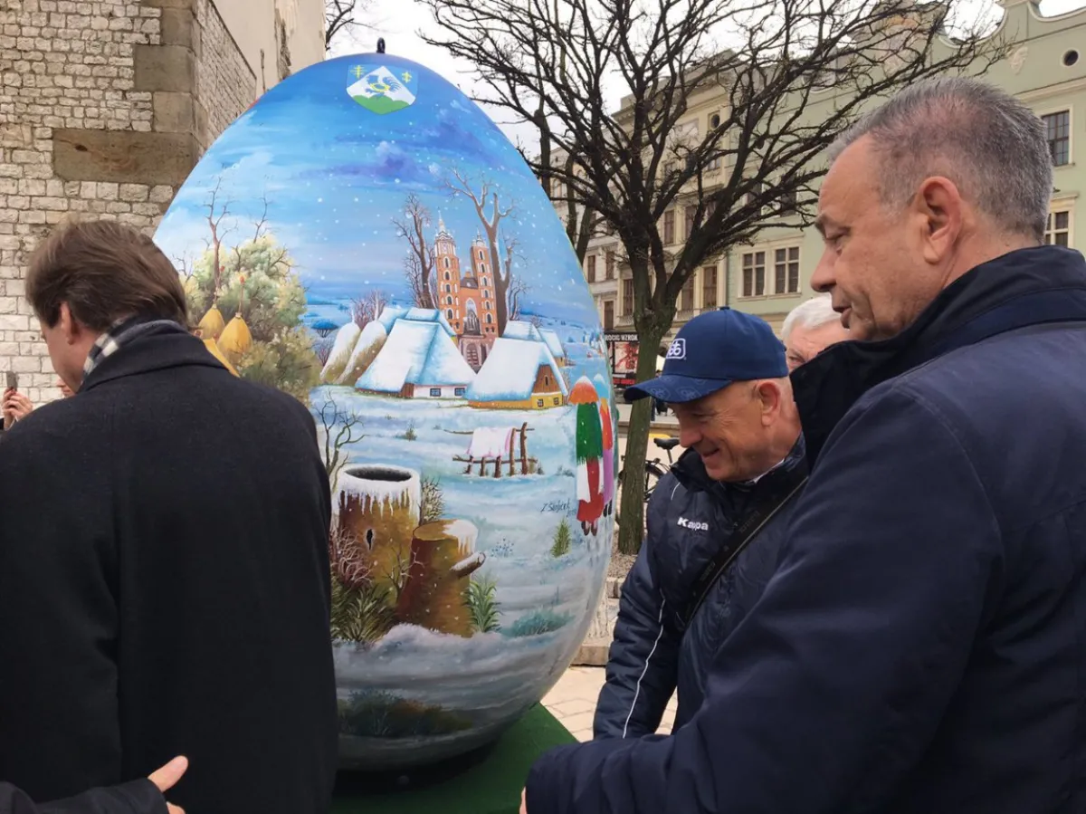 Pisanica od srca - prezent od Chorwacji na krakowskim Rynku