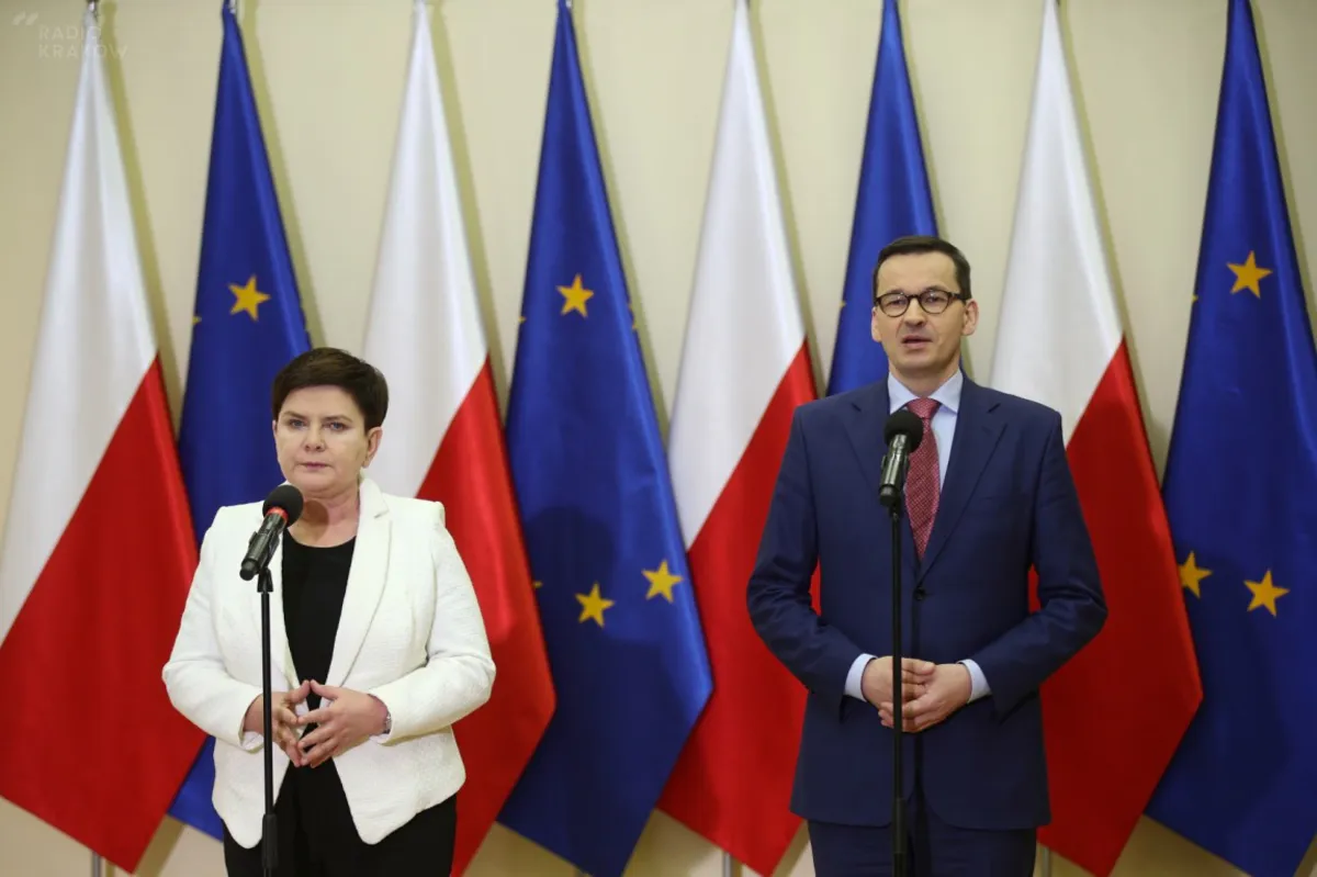 Premier Morawiecki: zapraszamy w piątek 26 kwietnia o godz. 12 na Stadion Narodowy na "okrągły stół" oświatowy