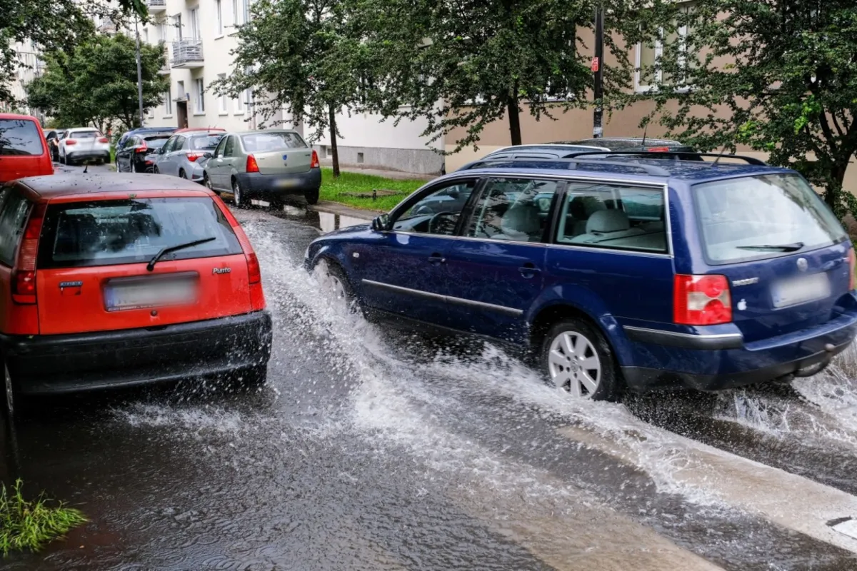 Uwaga! Nadchodzą gwałtowne burze - zagrożenie zdrowia i życia