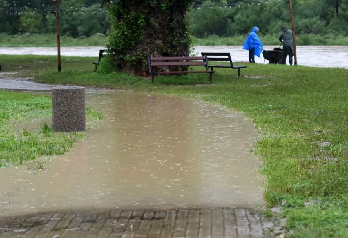 IMGW: ostrzeżenia hydrologiczne drugiego i trzeciego stopnia na południu Polski