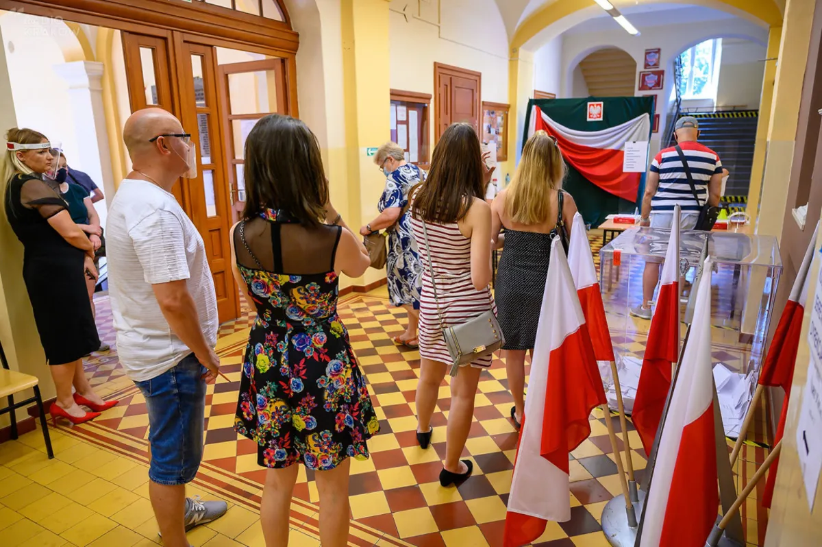 Dane PKW z 99,78 proc. obwodów: Andrzej Duda - 43, 67 proc., Rafał Trzaskowski - 30,34 proc.