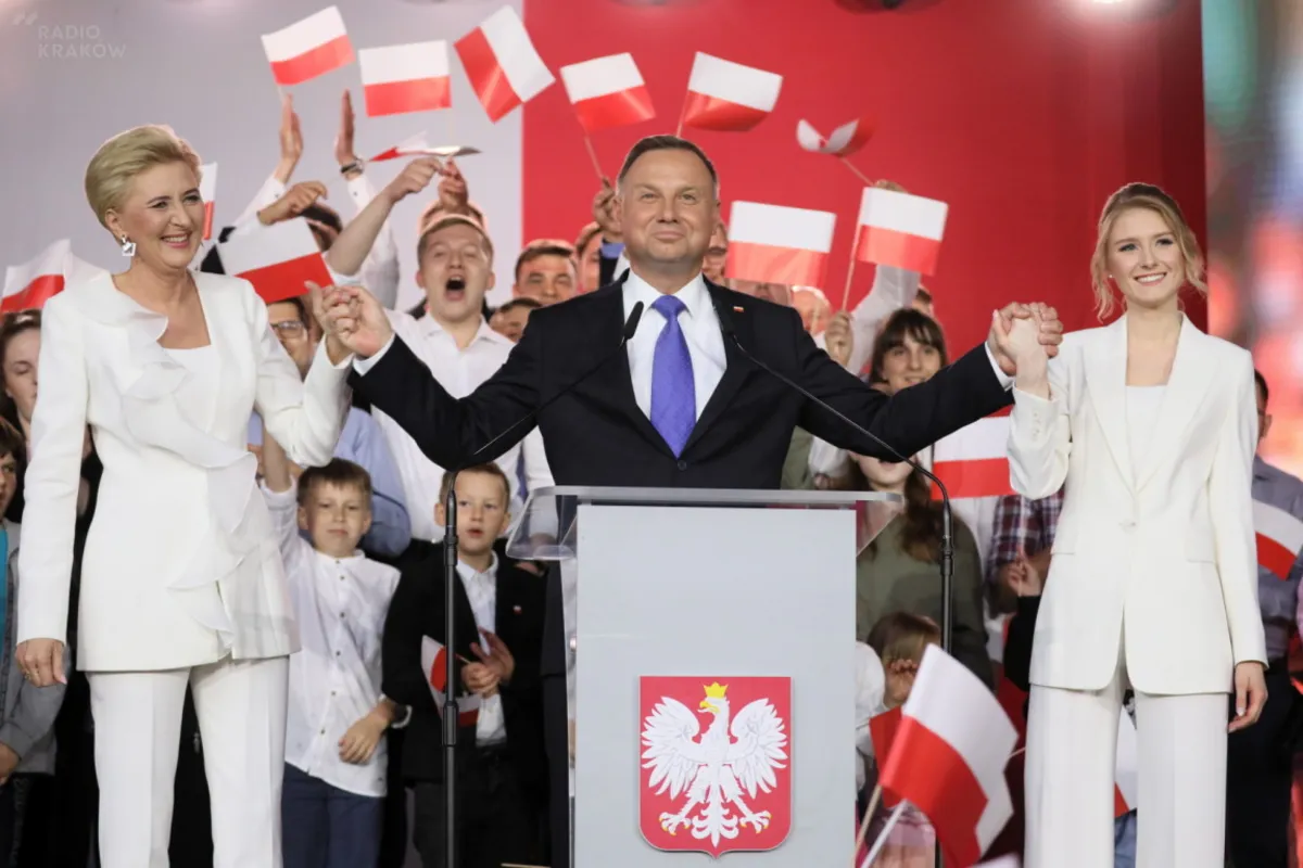Late poll Ipsos z 90 proc. komisji: Andrzej Duda - 51 proc.; Rafał Trzaskowski - 49 proc.