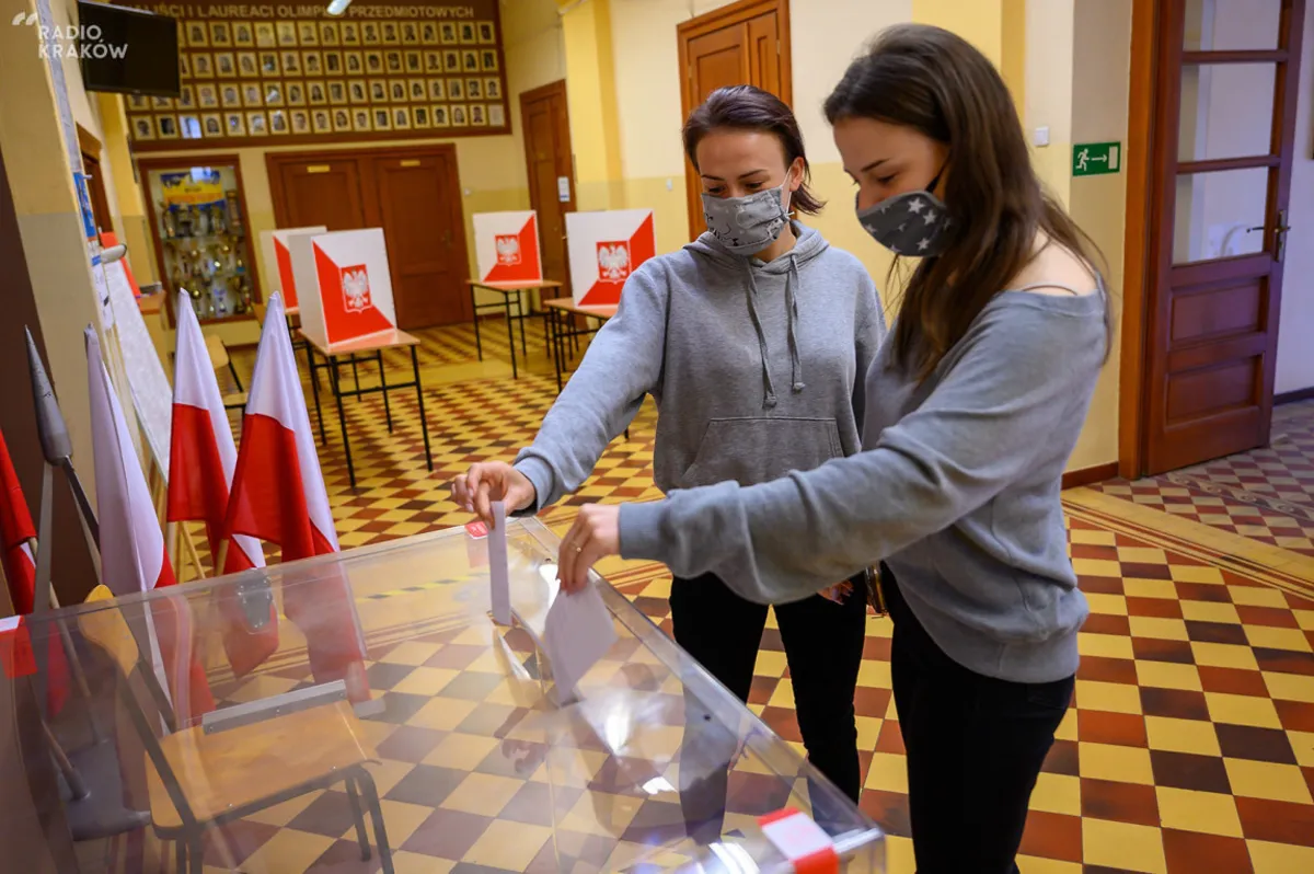 Dziesięć gmin z najwyższą frekwencją dostanie bony na szkolne wycieczki