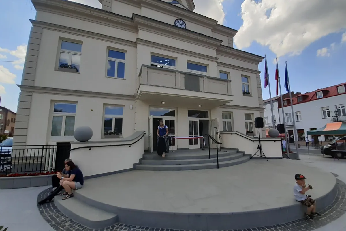 Turyści mogą już zwiedzać ratusz odtworzony na rynku w Muszynie