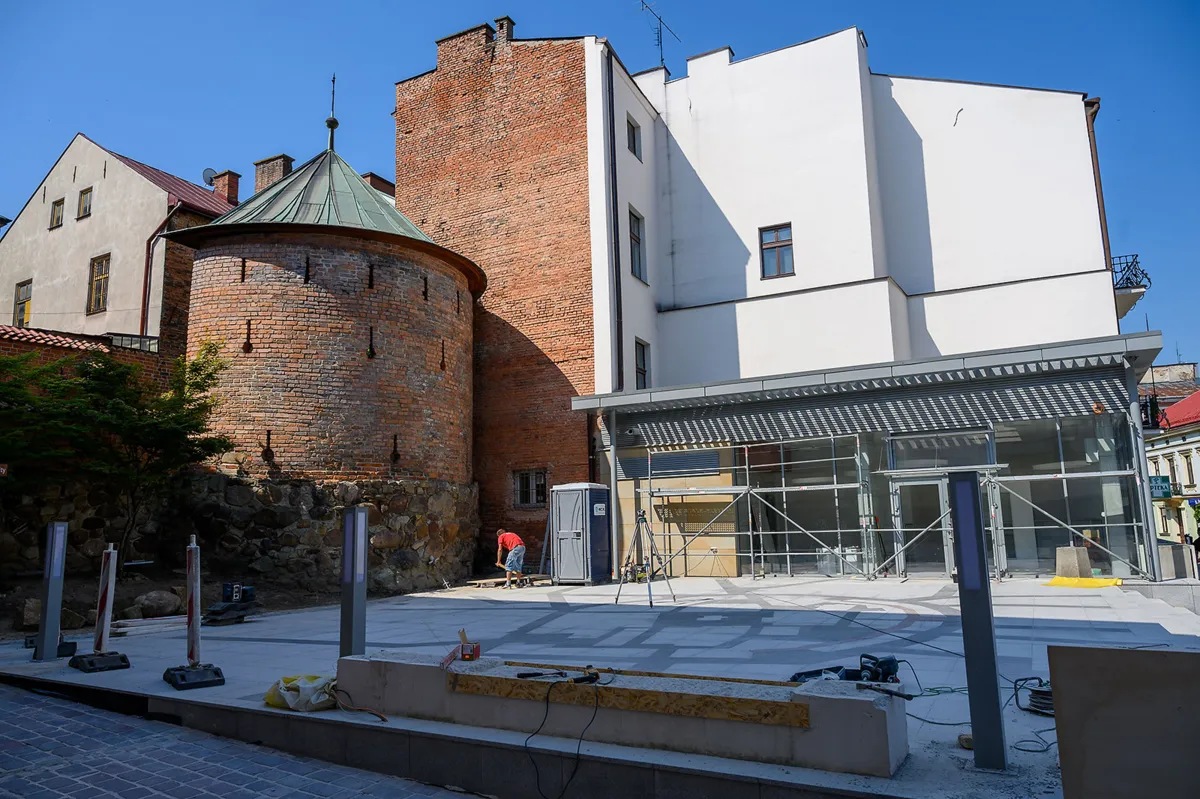 Tarnów: skwer przy remontowanej półbaszcie może zostać udostępniony już w lipcu