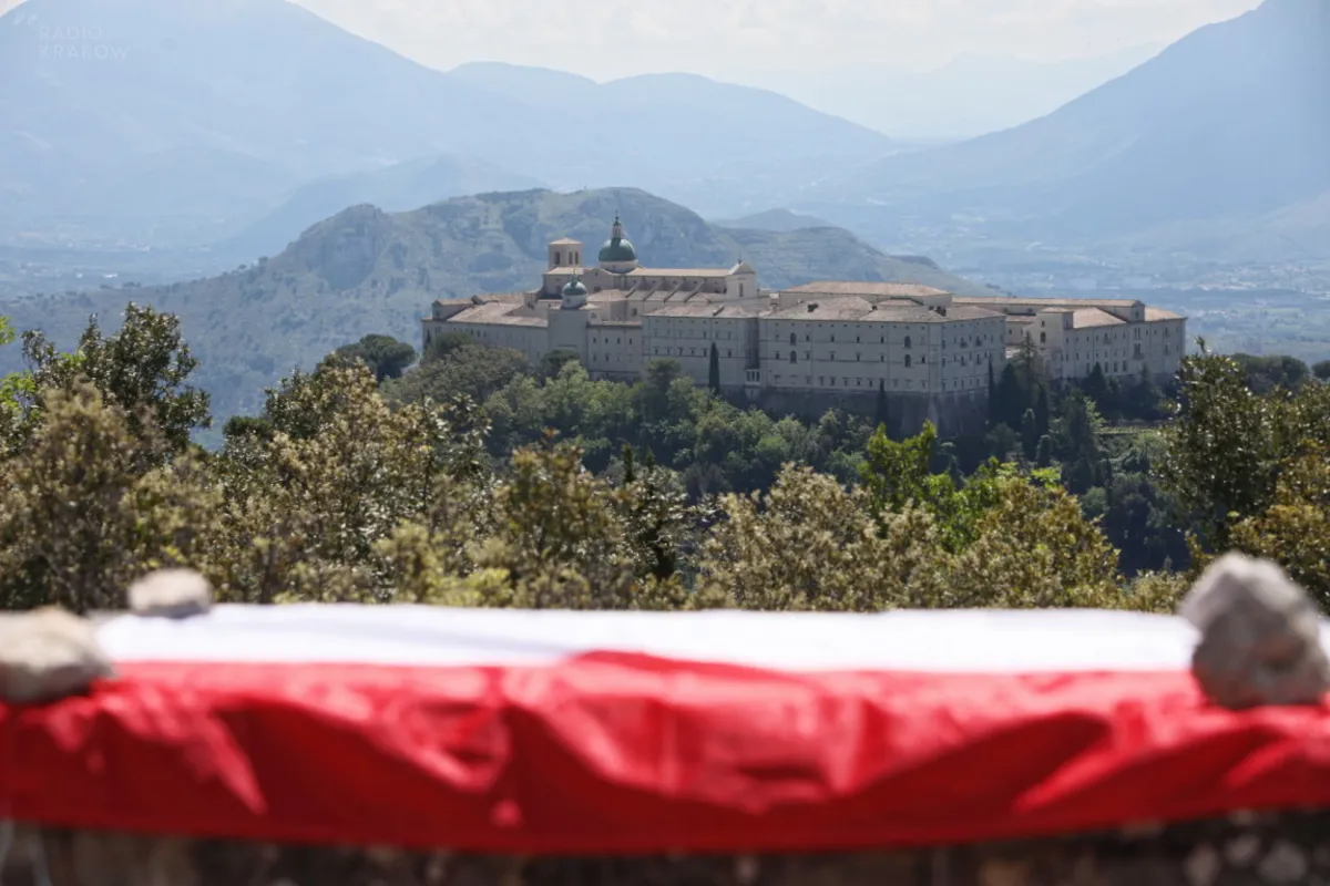 W sobotę w południe po hejnale "Czerwone maki na Monte Cassino"