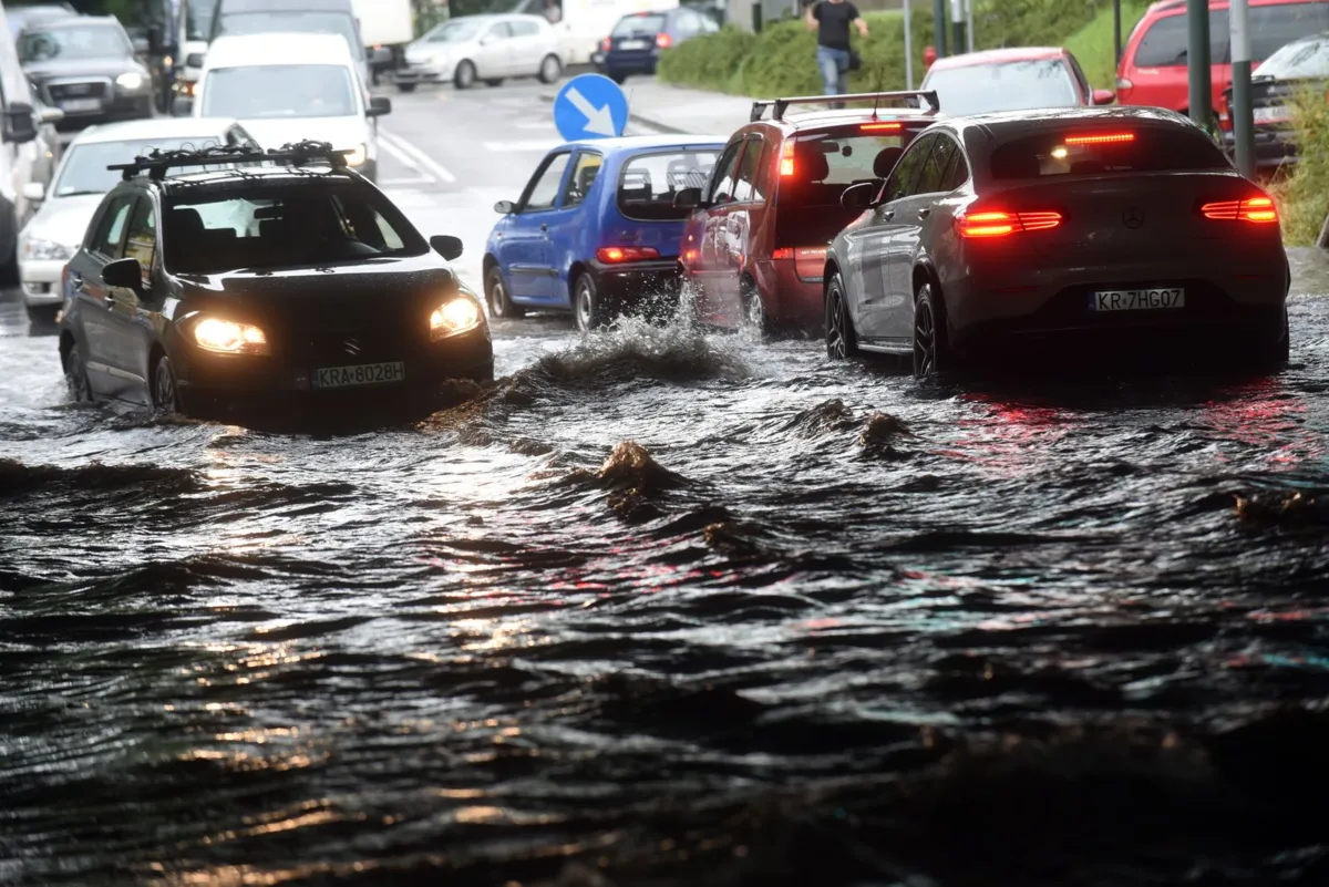 Synoptyk IMGW: w piątek burze w całym kraju, upał na wschodzie - do 33 st. C