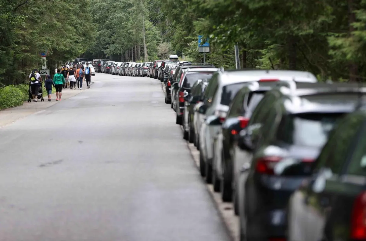 Korki na drogach dojazdowych do Morskiego Oka