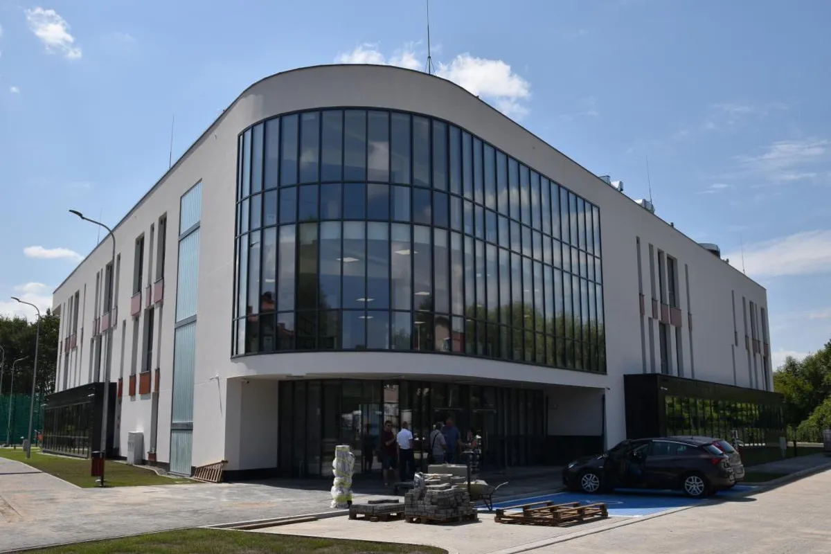 Nowa szkoła na krakowskim osiedlu Kliny jest gotowa