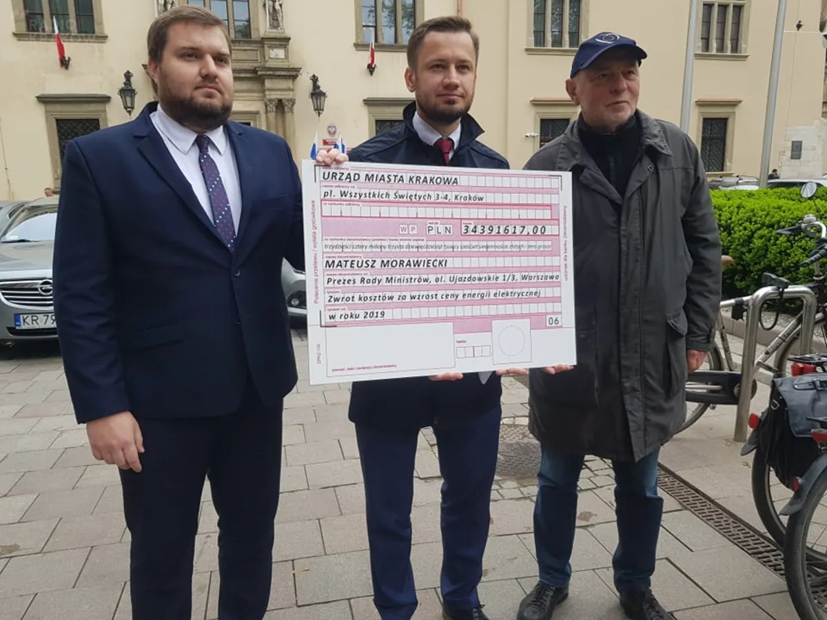 Krakowscy radni PO wystawili premierowi symboliczny rachunek