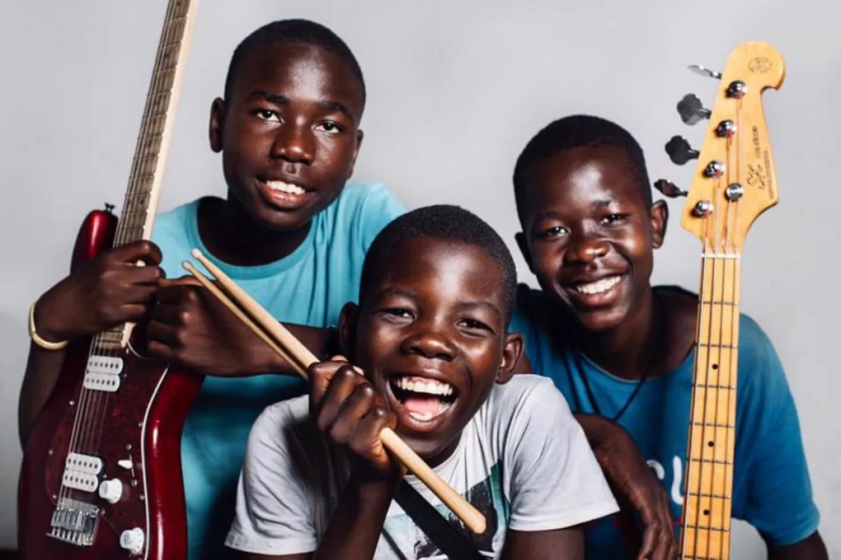 Koncert African Music School - Instrumenty zamiast broni.
