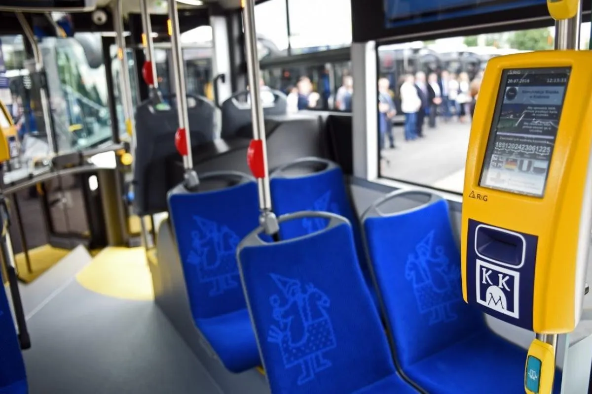 Skorzystaj z autobusowych linii rekreacyjnych i sezonowych. Bez opłat z biletem okresowym