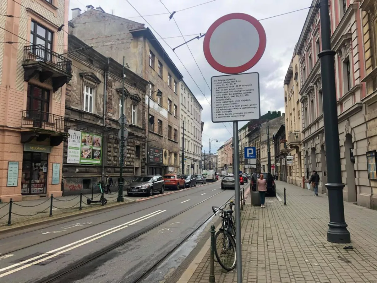 Kraków: na fragmencie ulicy Długiej wprowadzono strefę ograniczonego ruchu