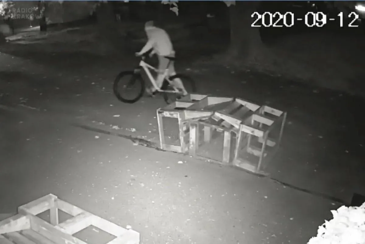 Lodziarnię w Brzeszczach podpalono. 19-latek usłyszał zarzut