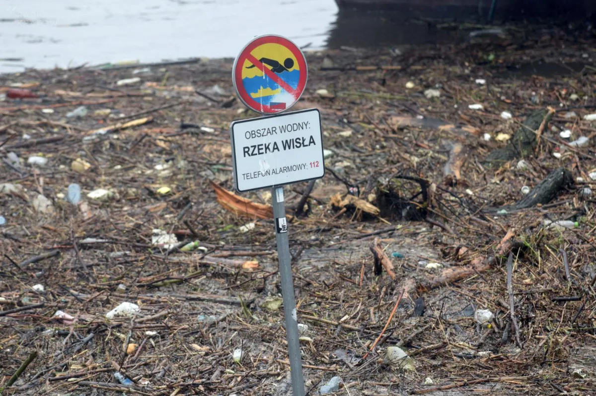 Po wielkiej wodzie, wielkie sprzątanie. Życie w Krakowie wraca do normy
