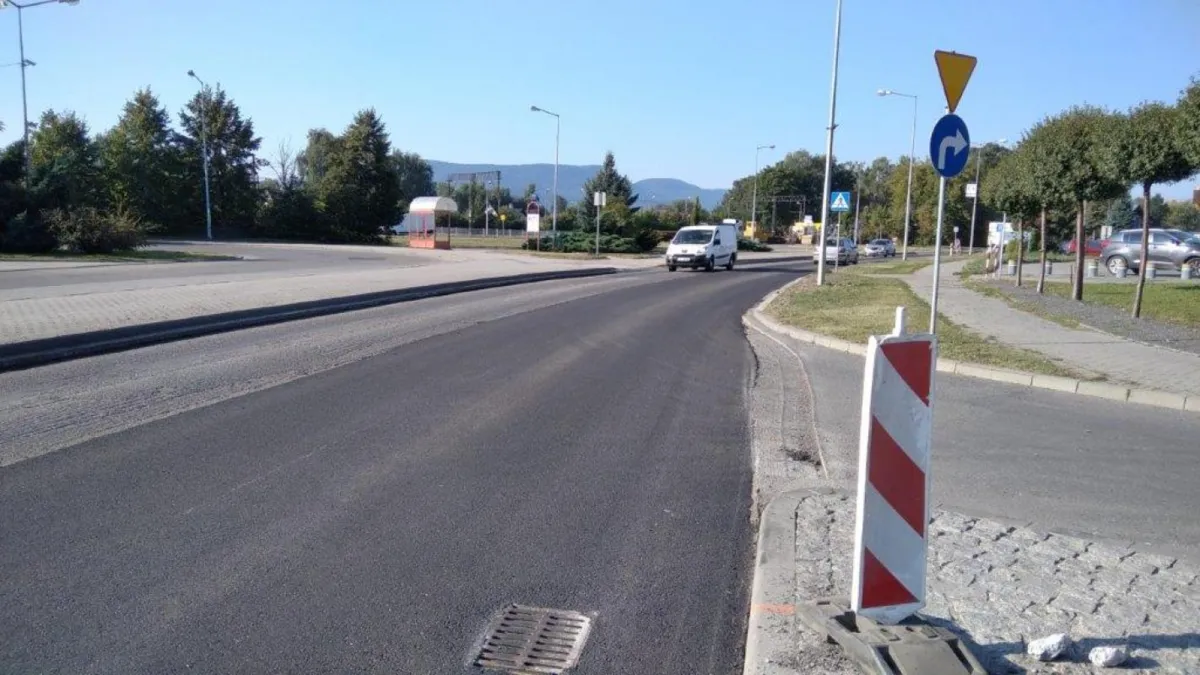 Remont nawierzchni DK52 w Kętach potrwa do końca września