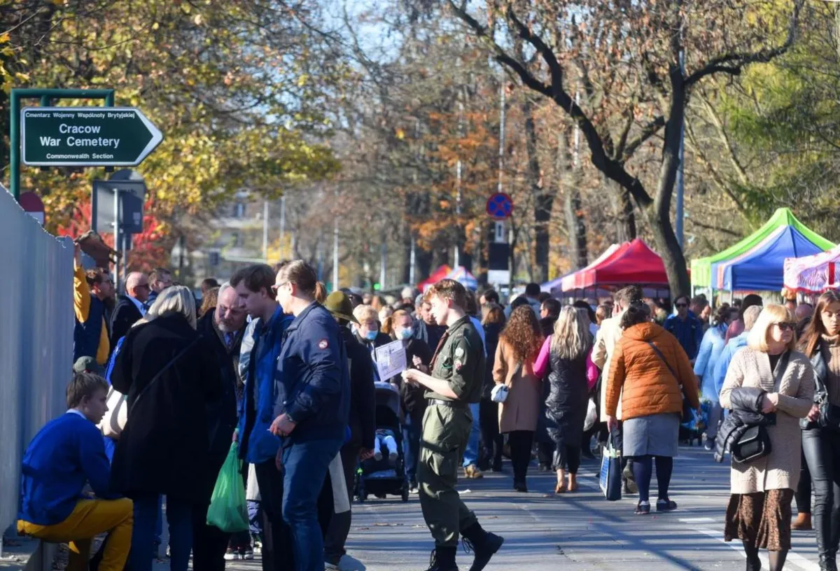 Krakowskie cmentarze pod czujnych okiem miejskich strażników