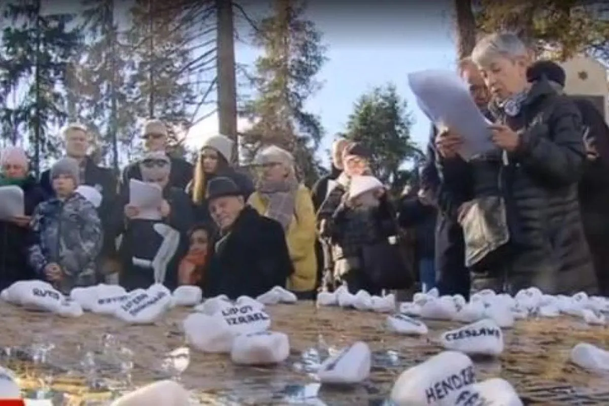 Imiona i nazwiska 2866 ofiar Holokaustu na pomniku w Nowym Targu
