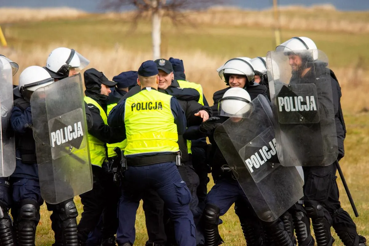 Policyjne ćwiczenia na Bachledzkim Wierchu w Zakopanem