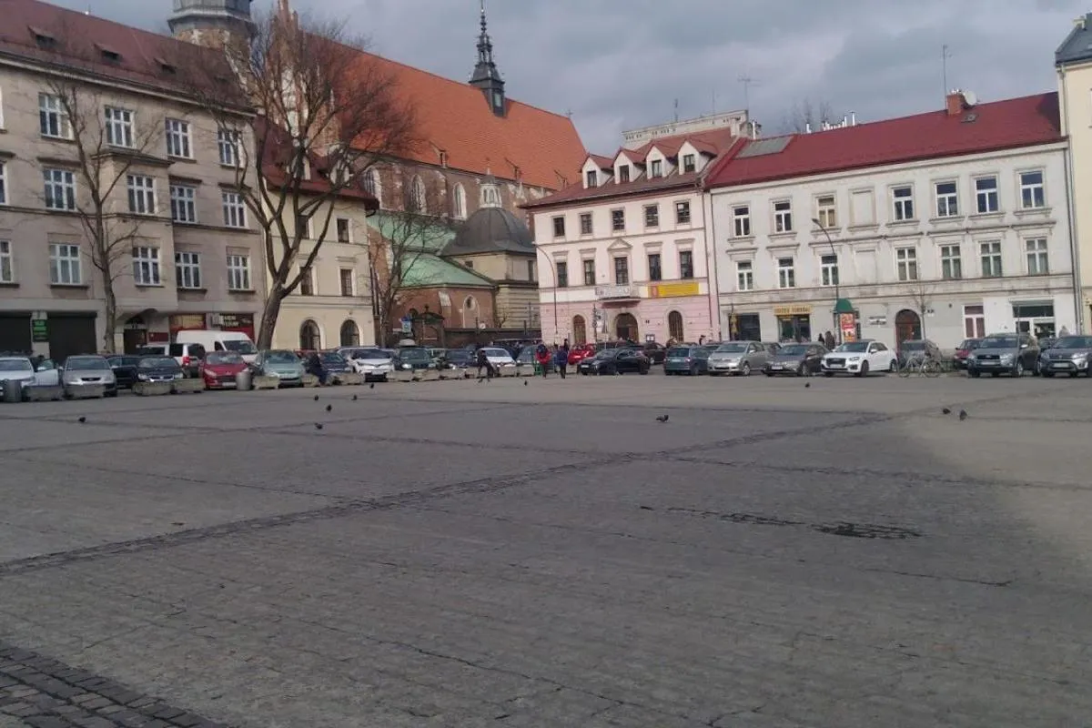 Plac Wolnica na nowo: kosztowna koncepcja i wątpliwości radnych i mieszkańców