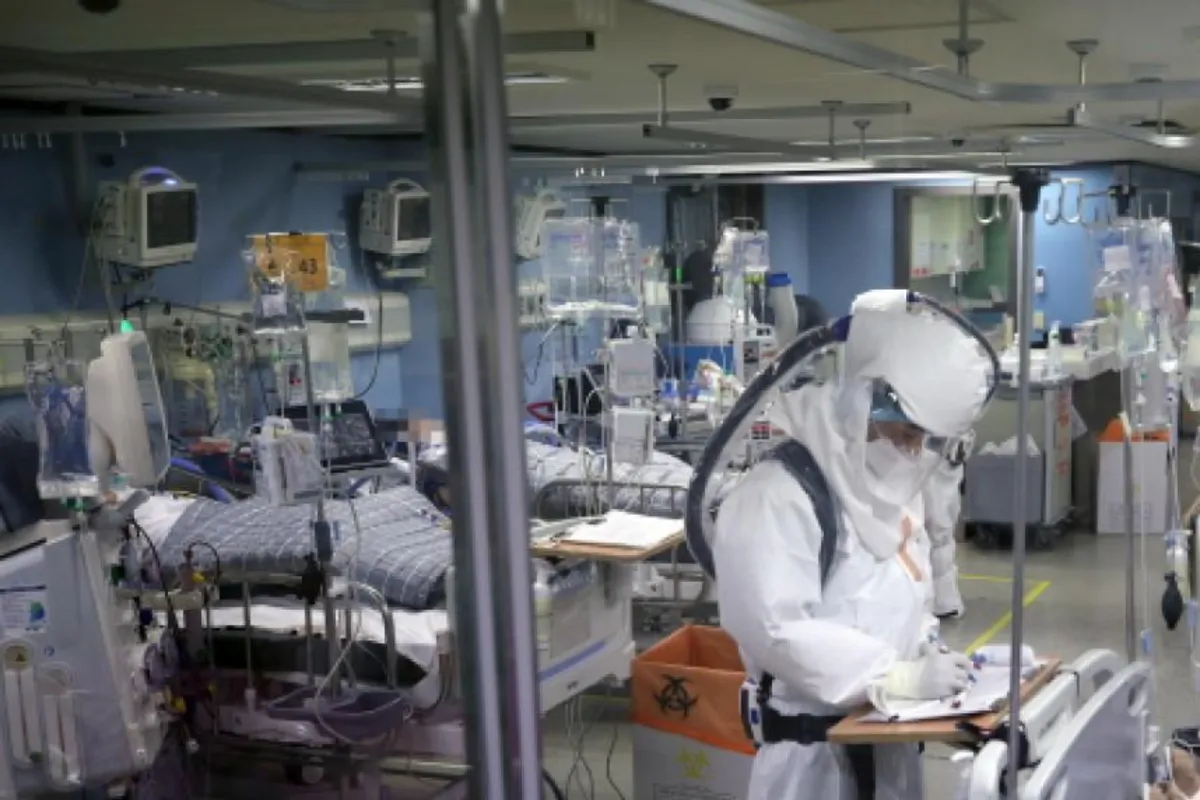 Rada Medyczna zaleca ograniczenia w powiatach, gdzie liczba hospitalizacji przekracza 9 na 100 tys.