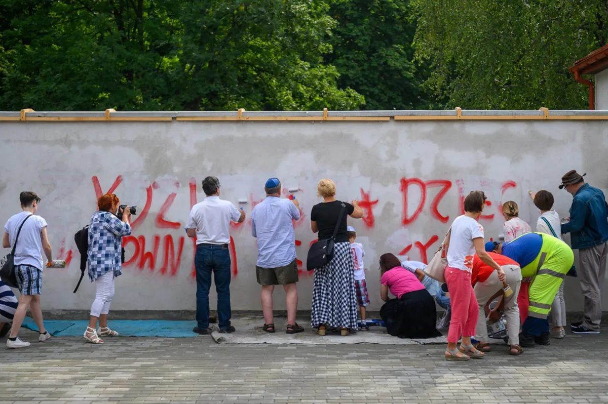 Tarnów: wiersze mieszkańców zamiast wulgarnych napisów na budynkach